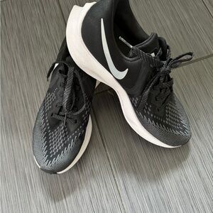 Nike Air Zoom Winflo Sneakers Womens Sz 7.5 Black